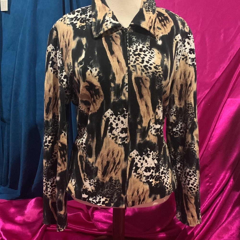 Joseph Ribkoff animal print zip up jacket. Light and stretchy material.…